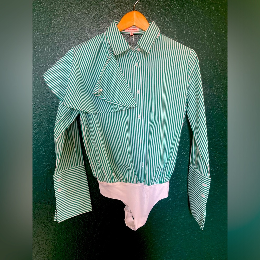 RE:named 🟢 unique Green and white Striped women’s blouse Size S 🟢 NWT
